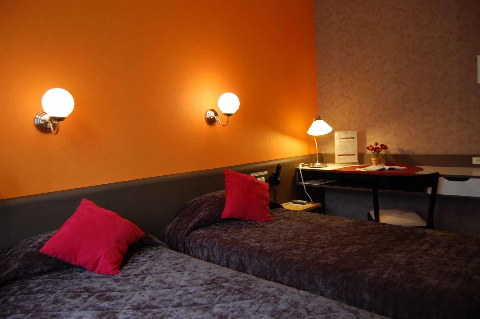 Logis Hotel Du Midi - Saint Etienne Sud ภายนอก รูปภาพ