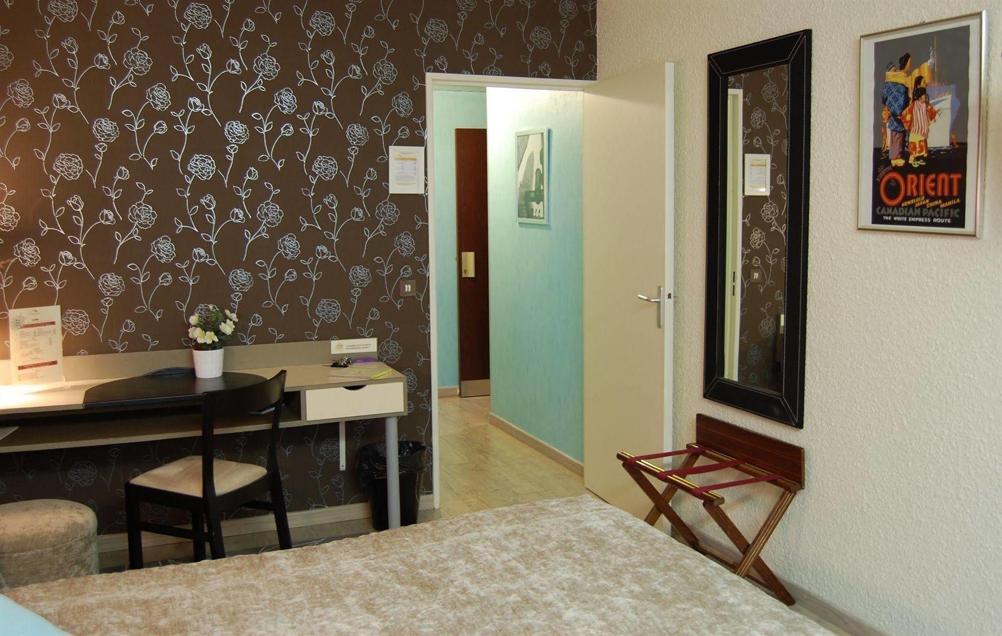 Logis Hotel Du Midi - Saint Etienne Sud ภายนอก รูปภาพ