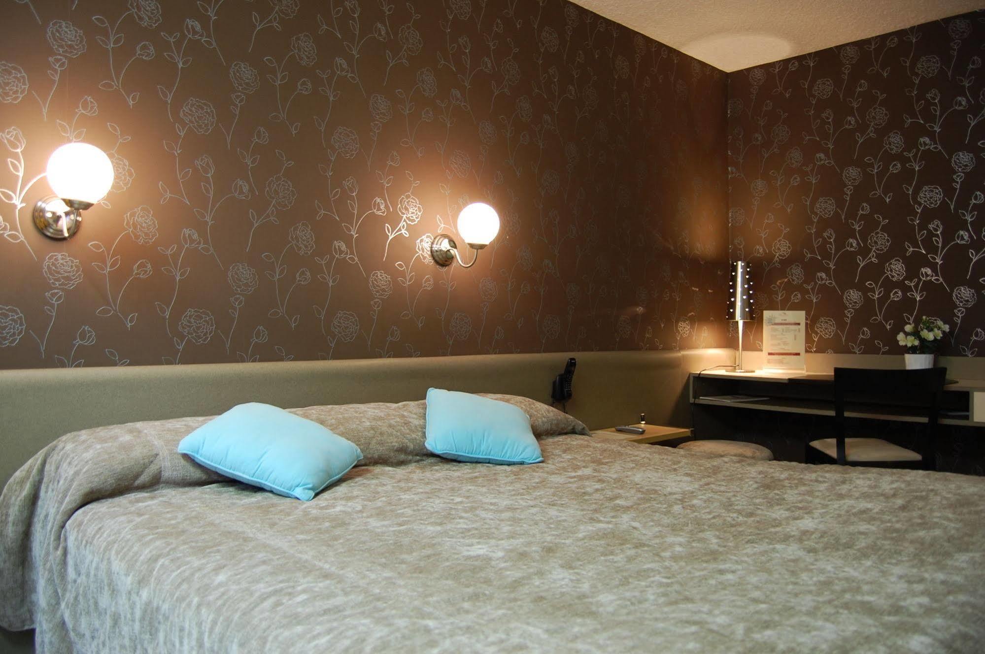 Logis Hotel Du Midi - Saint Etienne Sud ภายนอก รูปภาพ