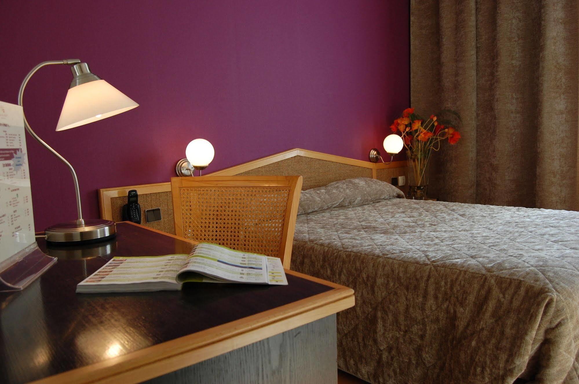Logis Hotel Du Midi - Saint Etienne Sud ภายนอก รูปภาพ