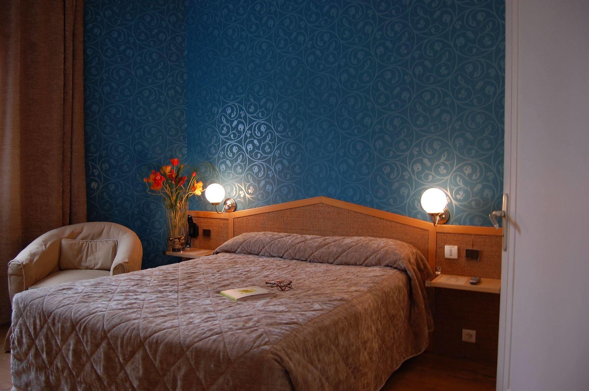 Logis Hotel Du Midi - Saint Etienne Sud ภายนอก รูปภาพ
