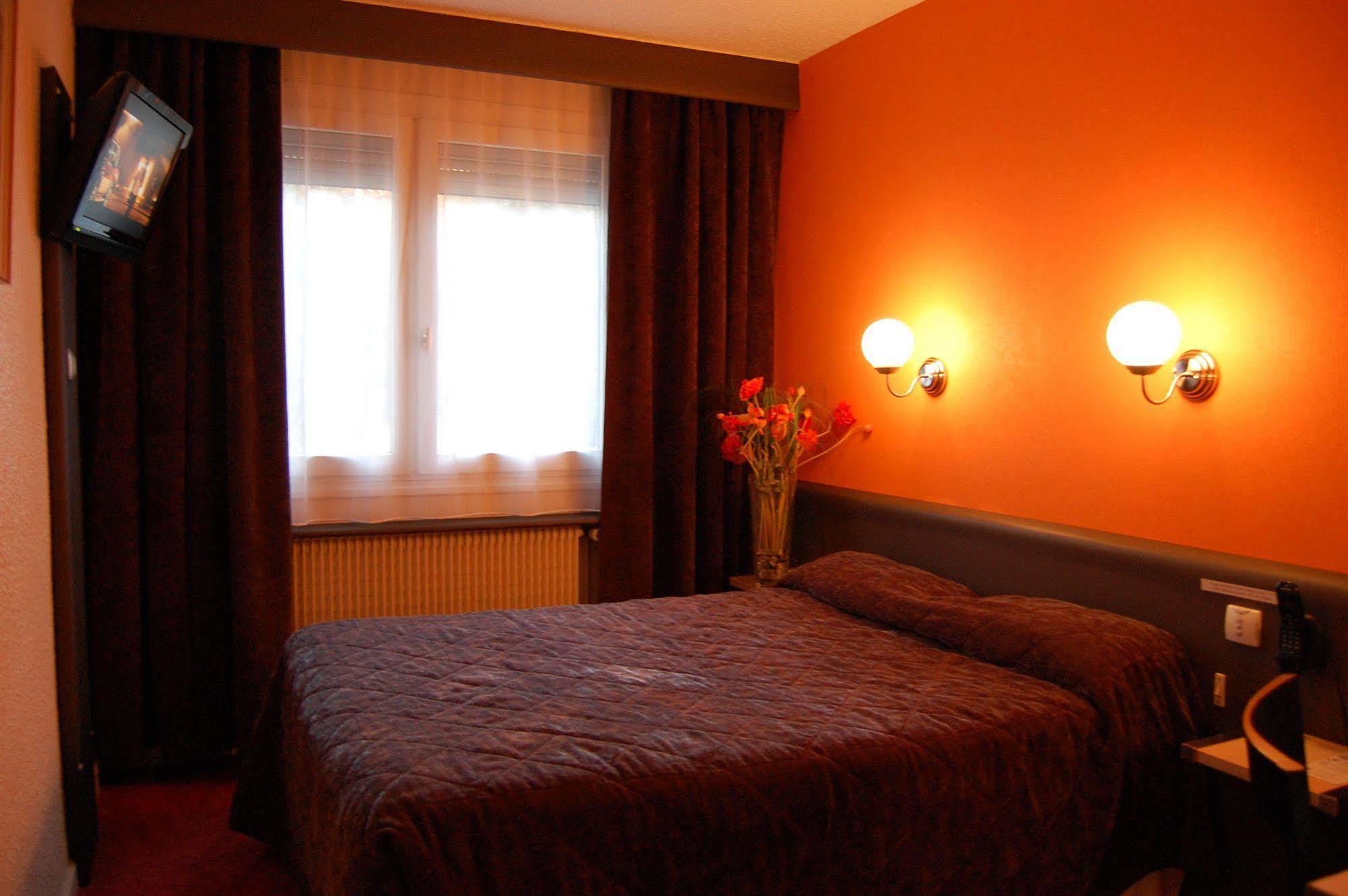Logis Hotel Du Midi - Saint Etienne Sud ภายนอก รูปภาพ