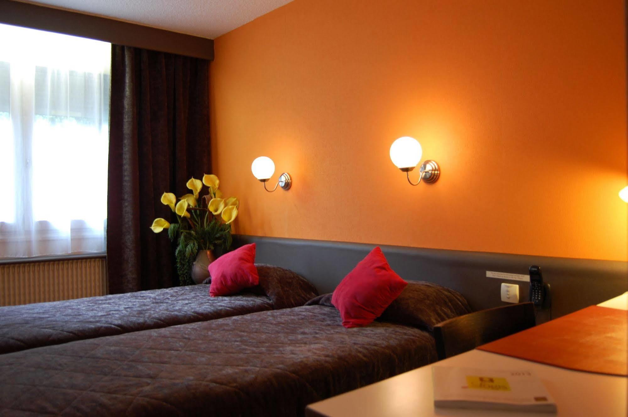 Logis Hotel Du Midi - Saint Etienne Sud ภายนอก รูปภาพ